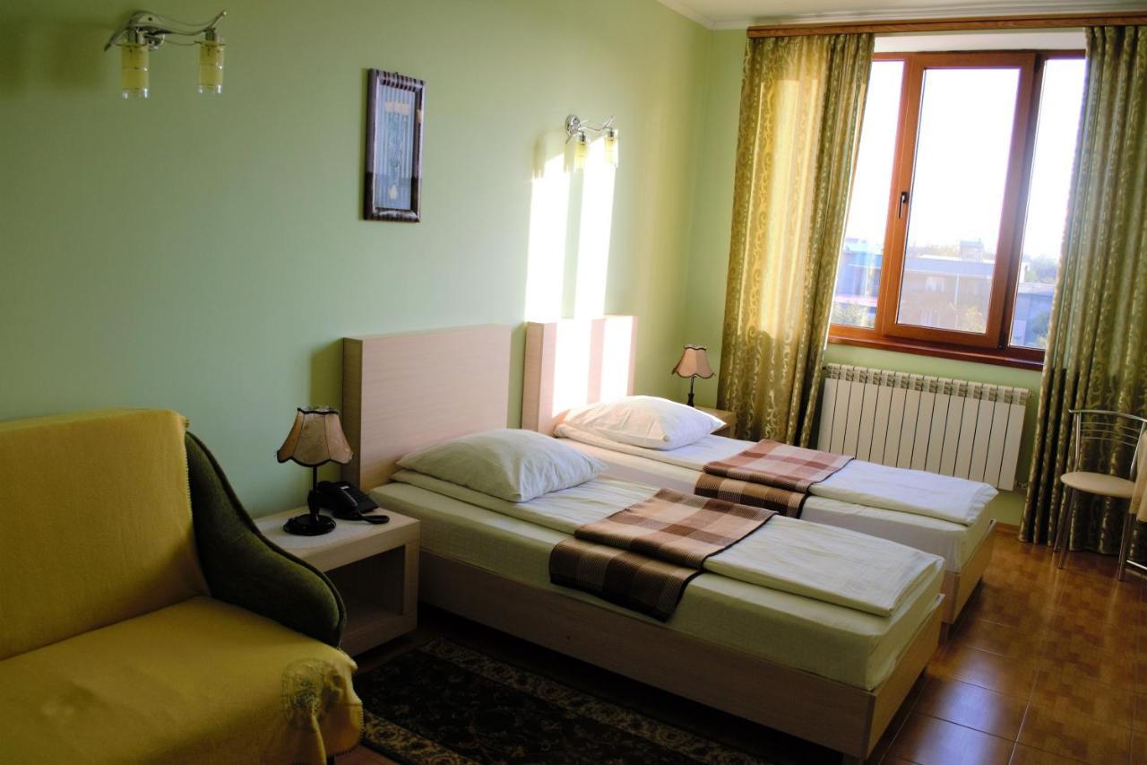 Hotel Aquarius Chornomorsk Exterior photo