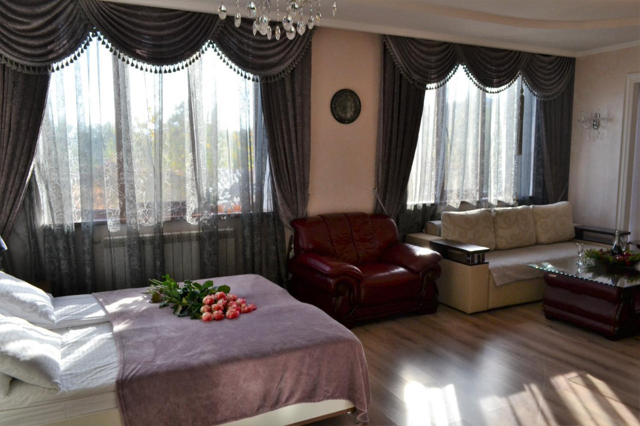Hotel Aquarius Chornomorsk Exterior photo