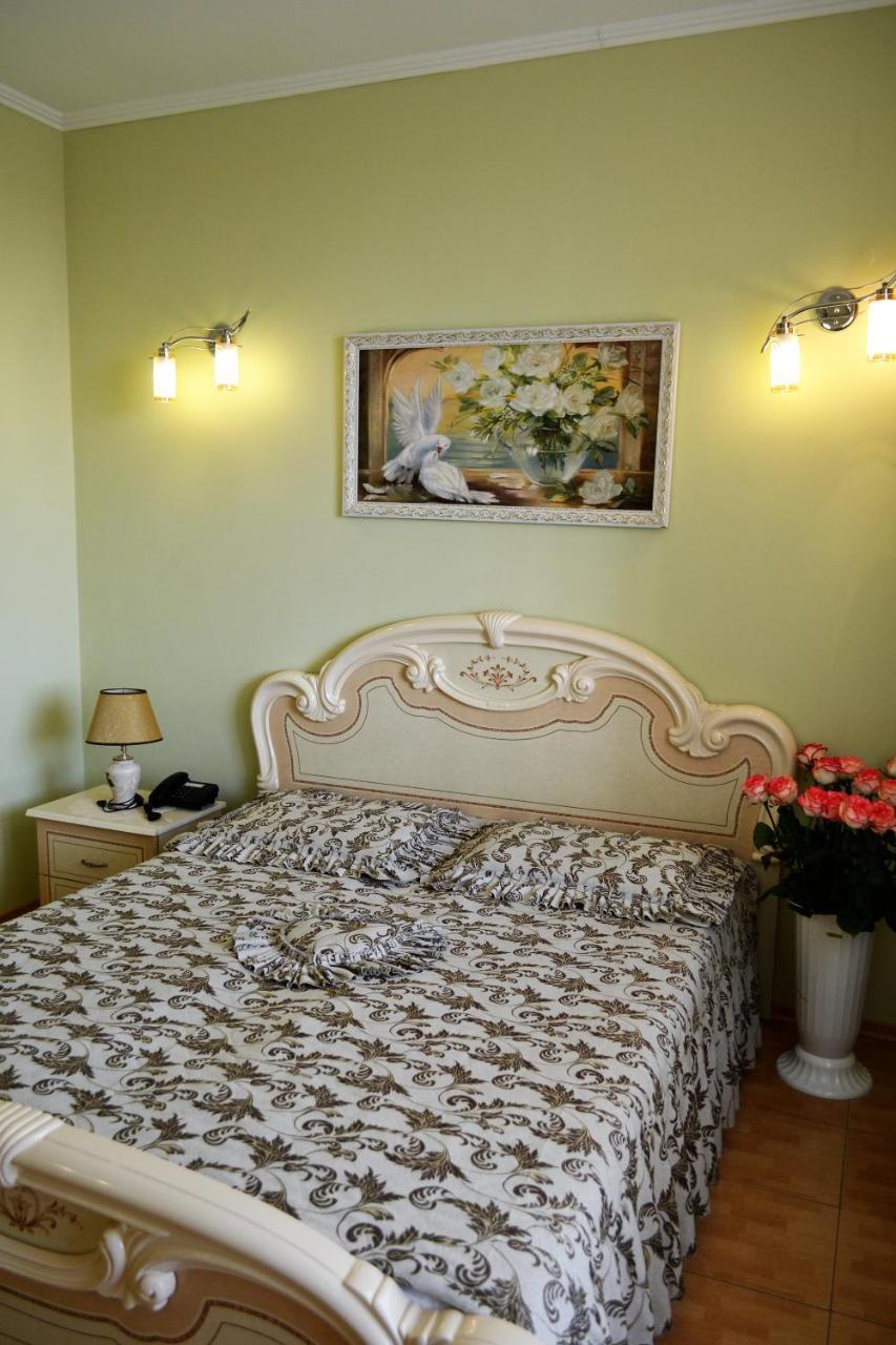 Hotel Aquarius Chornomorsk Exterior photo