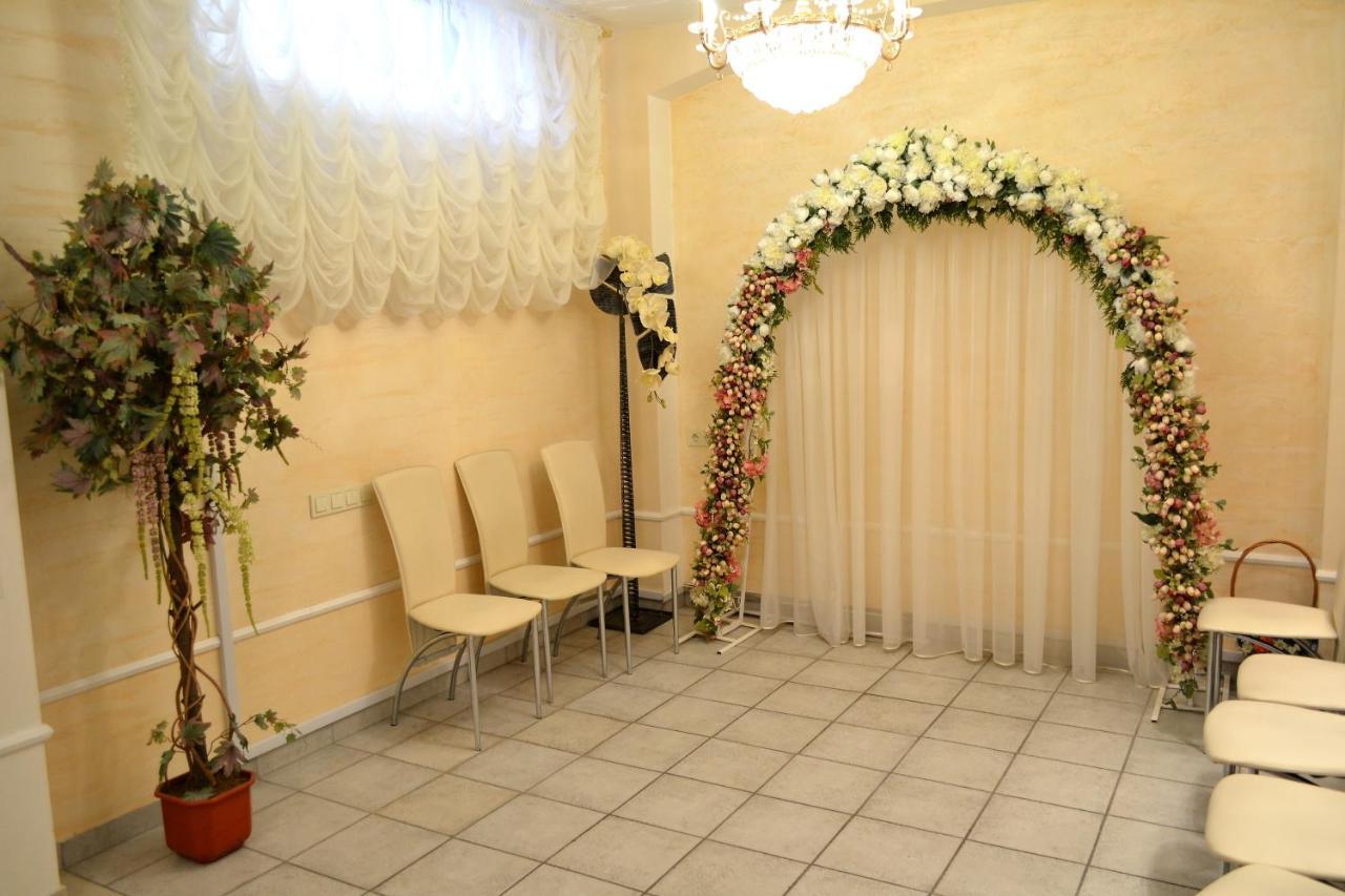 Hotel Aquarius Chornomorsk Exterior photo
