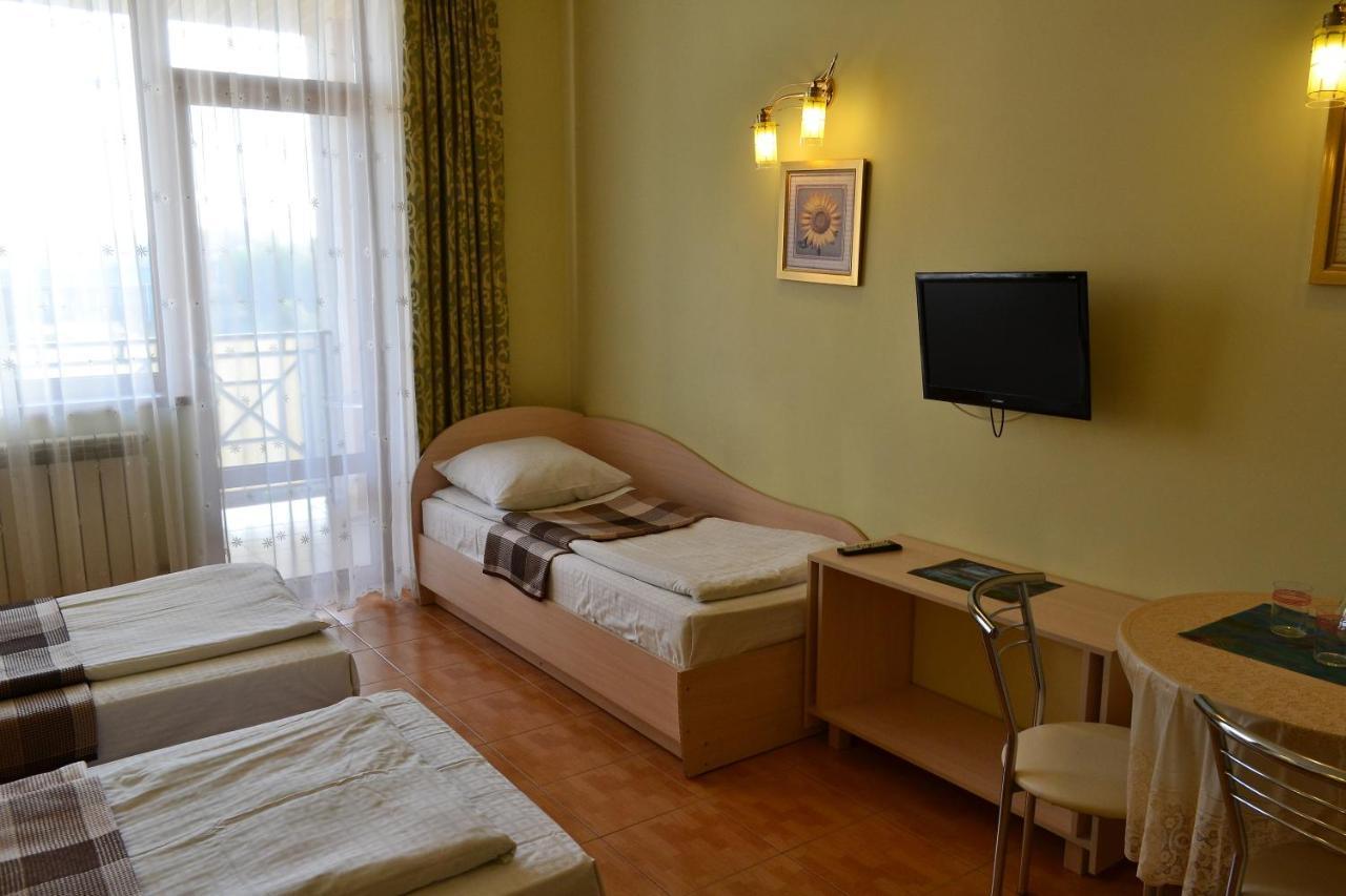 Hotel Aquarius Chornomorsk Exterior photo