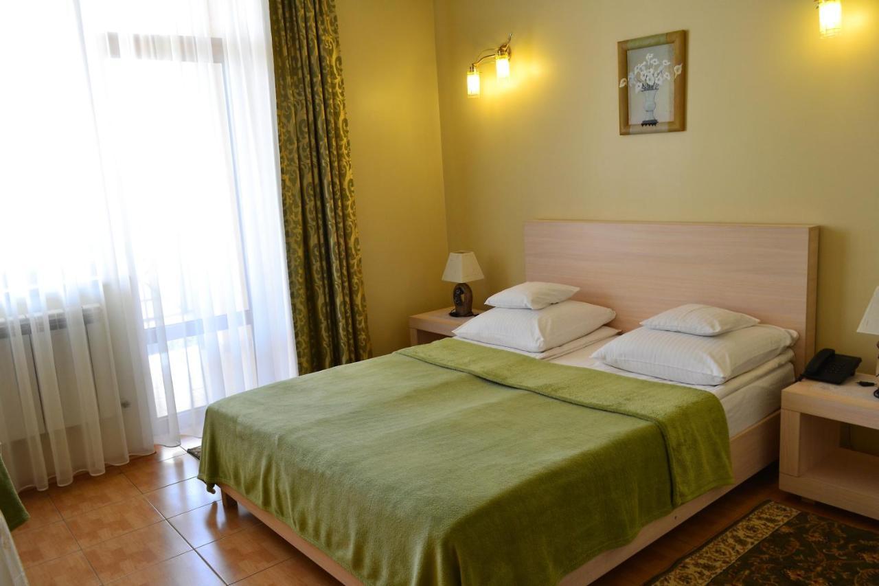 Hotel Aquarius Chornomorsk Exterior photo